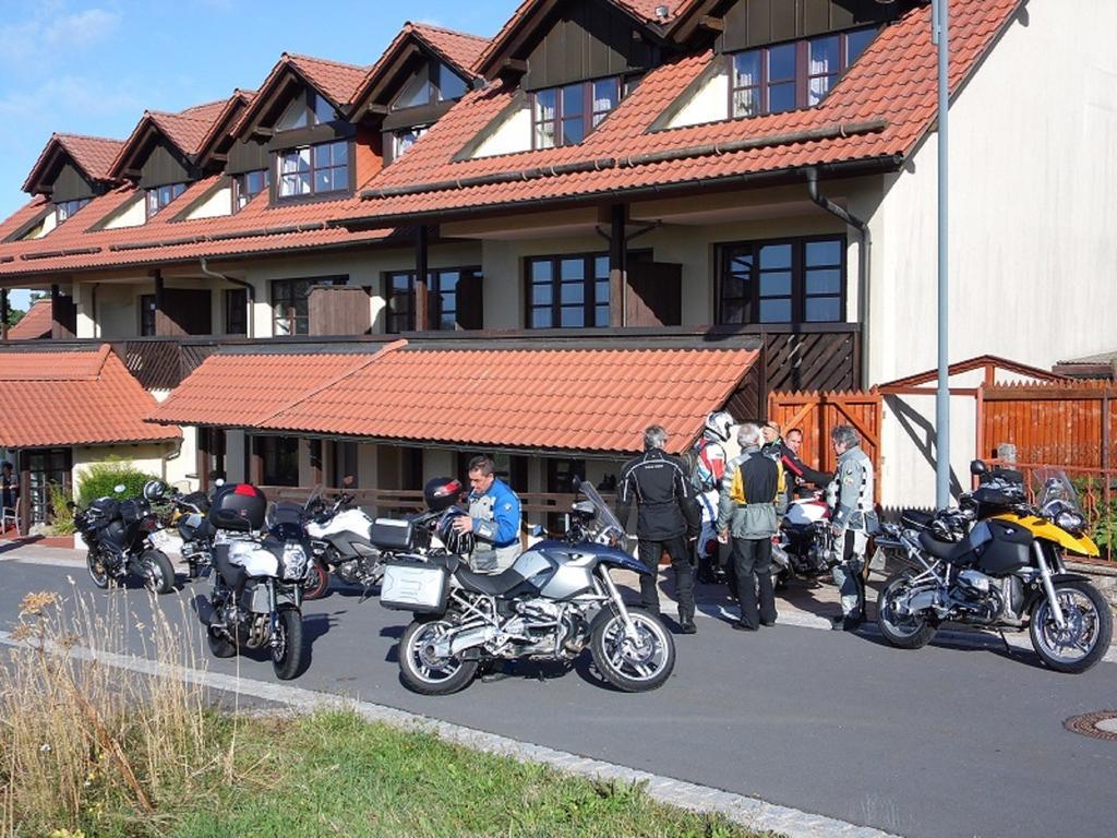 Eisfeld Berggasthof & Hotel Kranich, Hinterrod מראה חיצוני תמונה