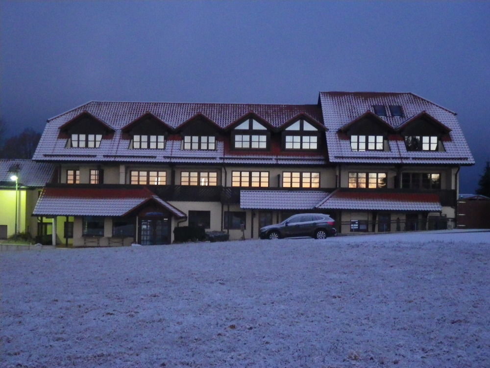 Eisfeld Berggasthof & Hotel Kranich, Hinterrod מראה חיצוני תמונה